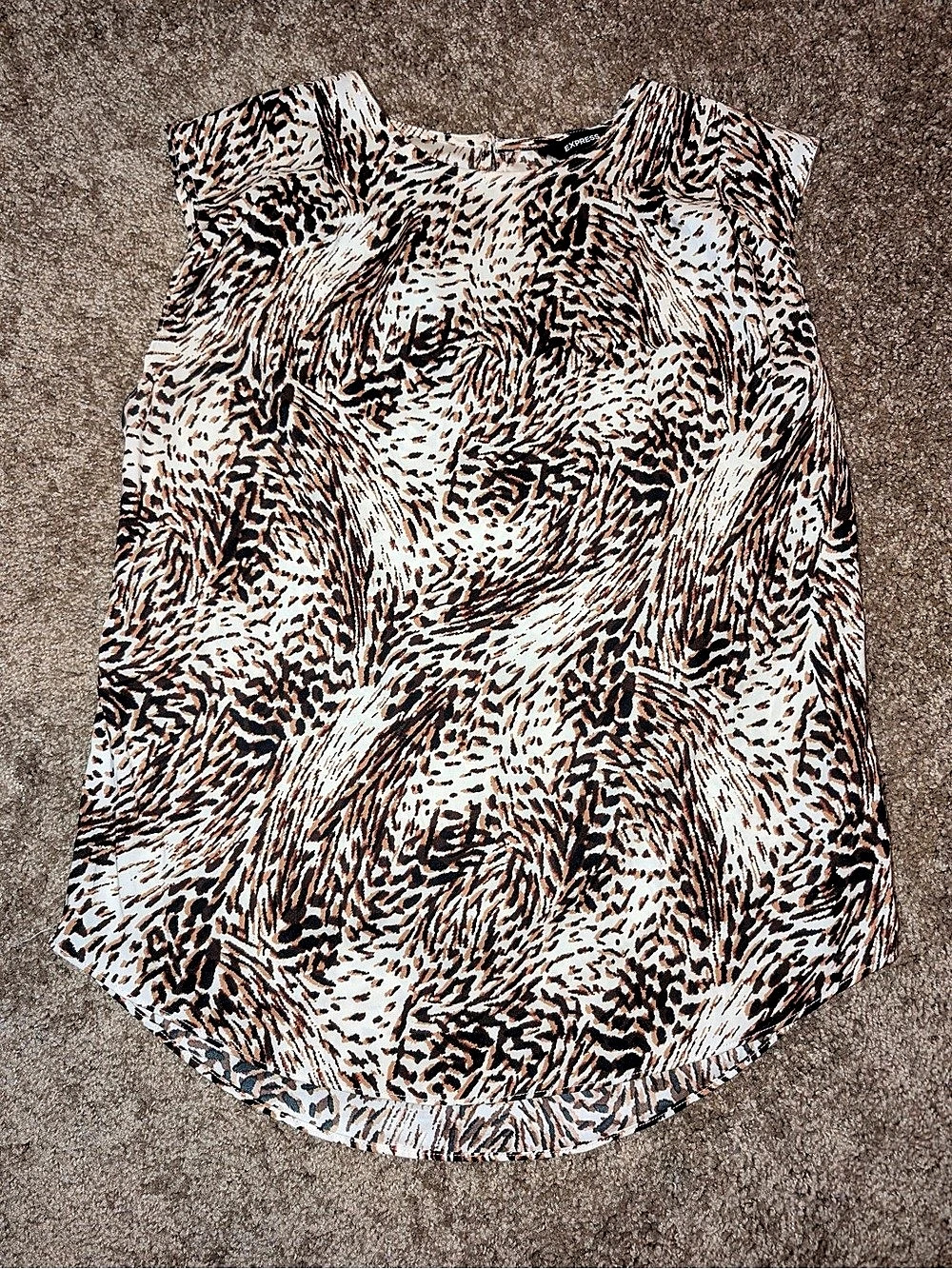 ☘️ Express Animal Print Blouse in Brown & White Medium Like New